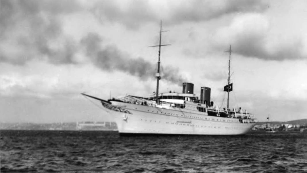 Arşivden çıkan kareler duygulandırdı: Atatürk’ün son yolculuğu adım adım görüntülendi 2